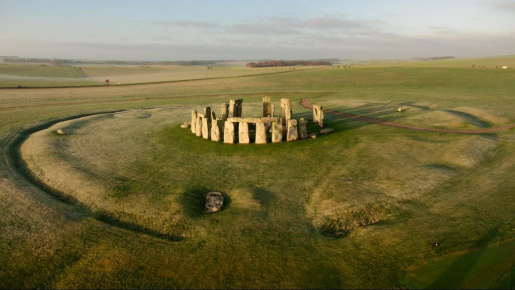 The new Stonehenge called “superhenge ” has been located in UK