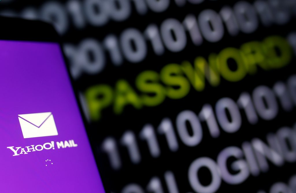 Yahoo Serving US Government by Scanning Users Email Accounts